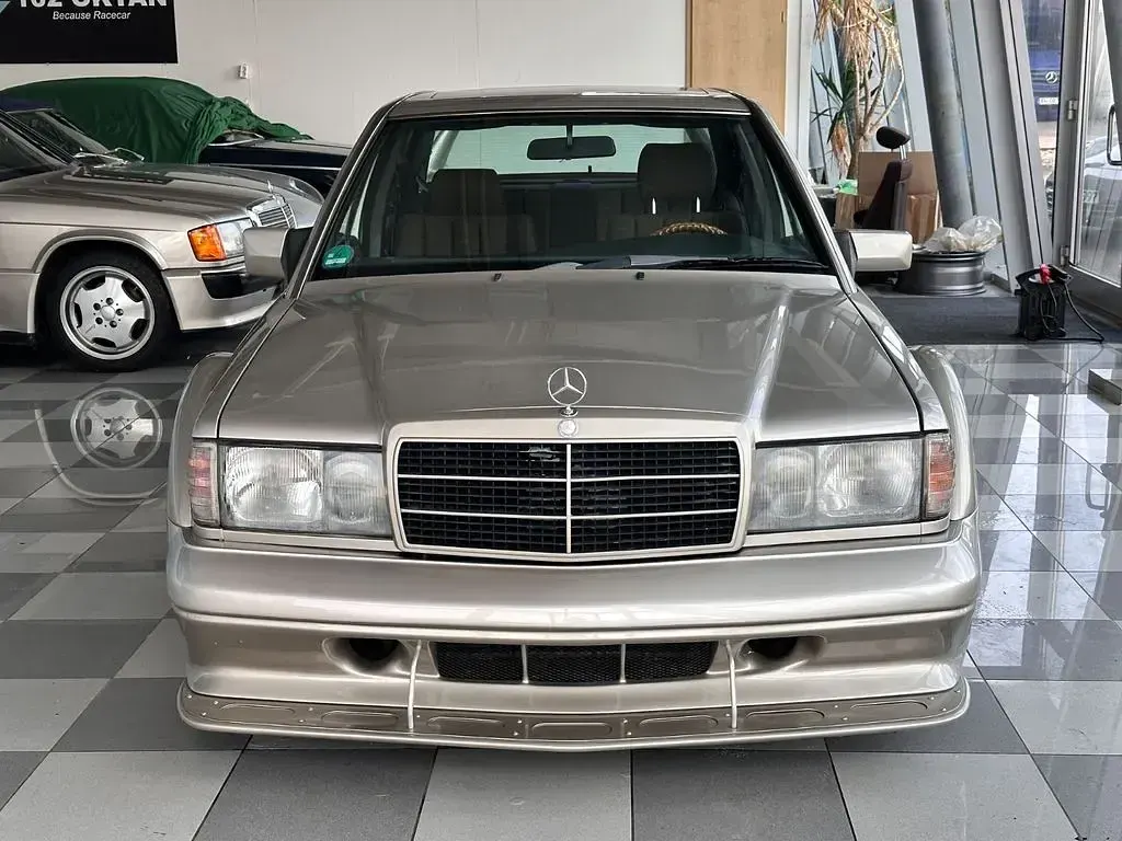 Gebraucht Mercedes 190 160 PS (117 kW) 1990 Gold Limousine