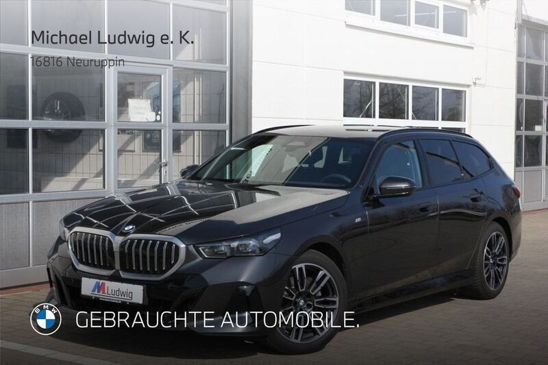 Grau Gebraucht 2024 BMW 520 M Sport Limousine | 61.750 € (Fairer Preis) - Bild 1/3