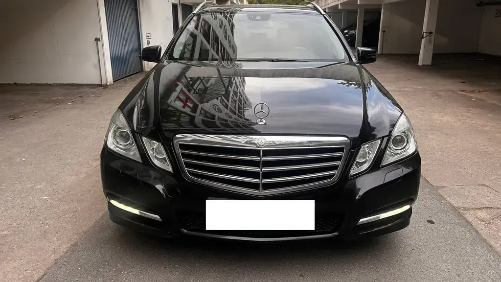 Second-hand Mercedes E220 Avantgarde 170 CP (125 kW) 2012 Negru Berlinǎ