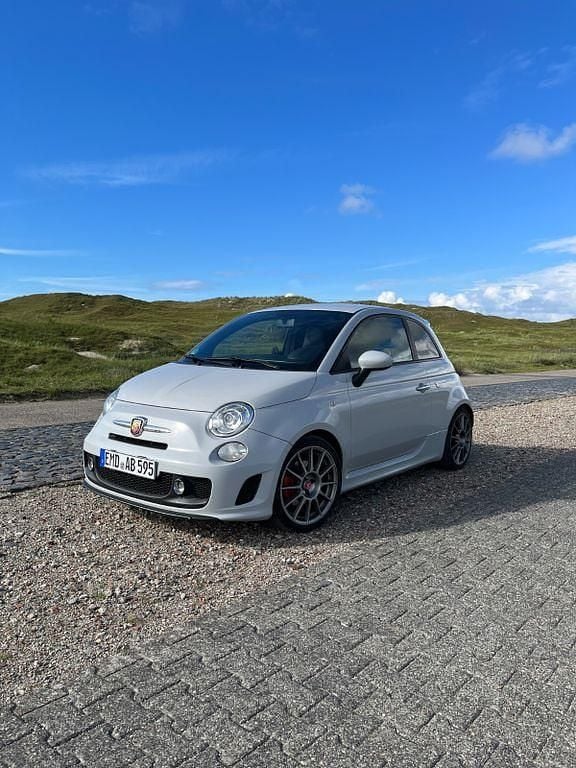 Grau Gebraucht 2011 Abarth 500 Esseesse Kleinwagen | 9.750 € (Fairer Preis) - Bild 1/4