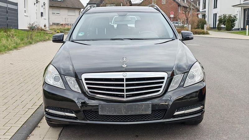 Usata Mercedes E200 136 CV (100 kW) 2012 Nero Berlina