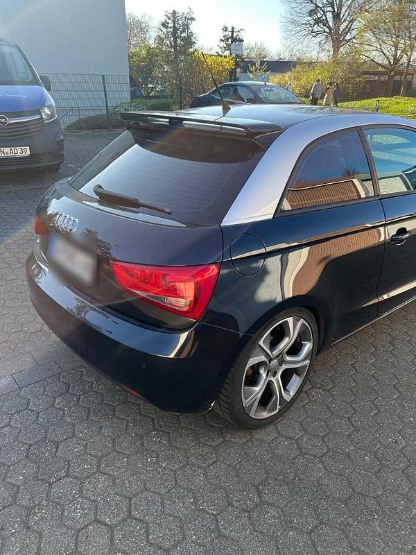 Second-hand Audi A1 122 CP (89 kW) 2011 Negru Hatchback