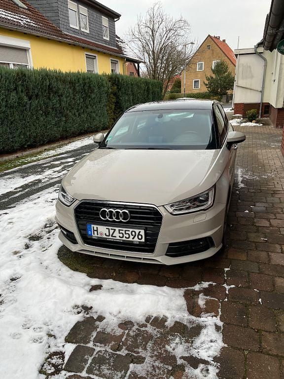 Beige Gebraucht 2017 Audi A1 Sportback Sport Kleinwagen | 12.300 € (Fairer Preis) - Bild 1/4