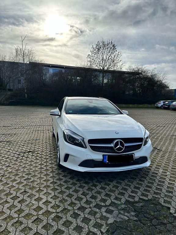 Gebraucht Mercedes A200 136 PS (100 kW) 2016 Silber Limousine