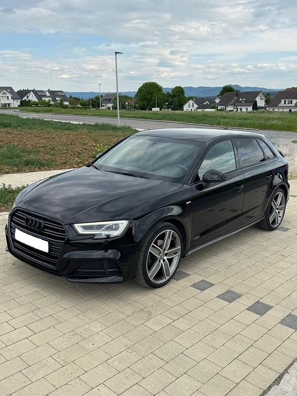 Schwarz Gebraucht 2020 Audi A3 Sportback S-Line Limousine | 24.500 € (Guter Preis) - Bild 1/4