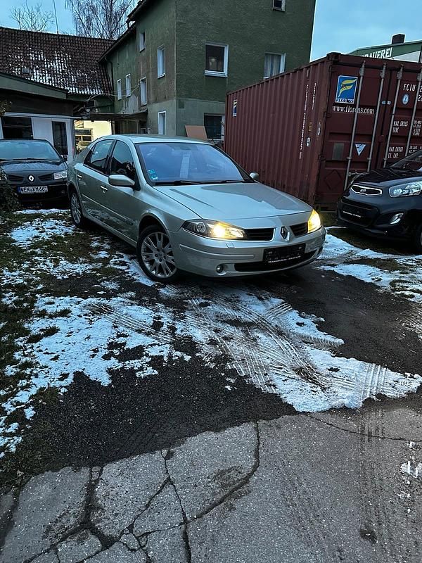 Gelb Gebraucht 2006 Renault Laguna II Limousine | 990 € (Fairer Preis) - Bild 1/4