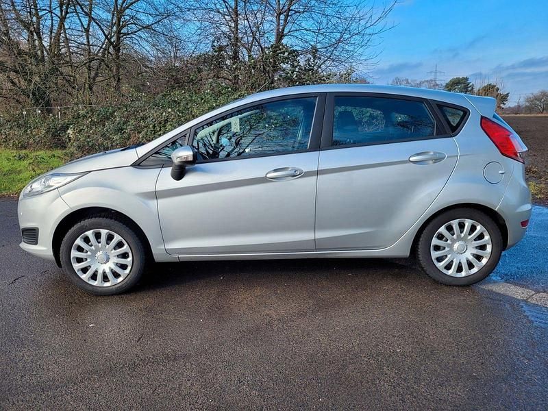 Gebraucht Ford Fiesta Trend 80 PS (58 kW) 2017 Silber Kleinwagen