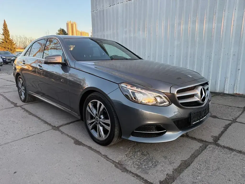 Gebraucht Mercedes E220 170 PS (125 kW) 2016 Grau Limousine