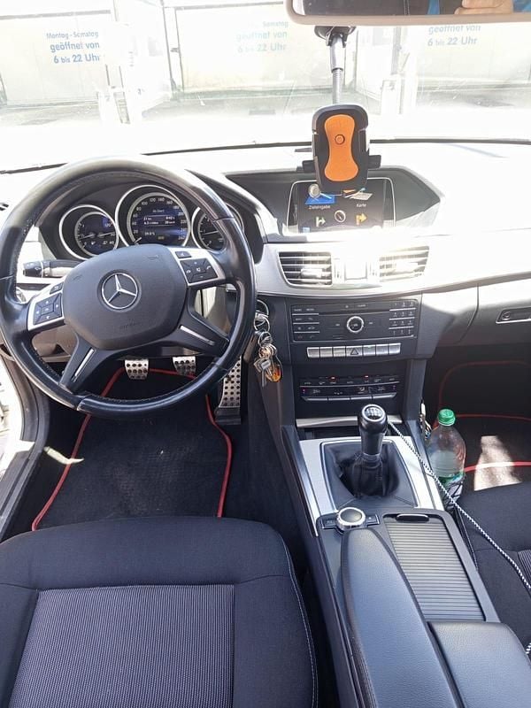 Gebraucht Mercedes E220 170 PS (125 kW) 2015 Weiß Limousine
