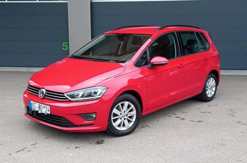 Rot Gebraucht 2017 VW Golf Sportsvan Sound Van / Kleinbus | 13.300 € (Fairer Preis) - Bild 1/4