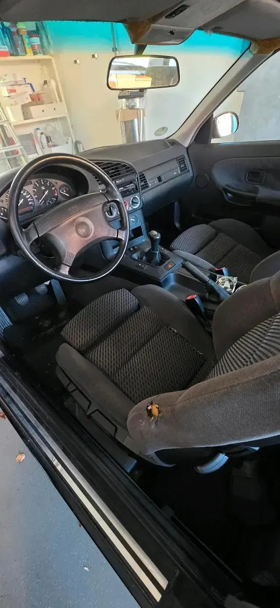 Gebraucht BMW 318 141 PS (103 kW) 1993 Schwarz Coupé