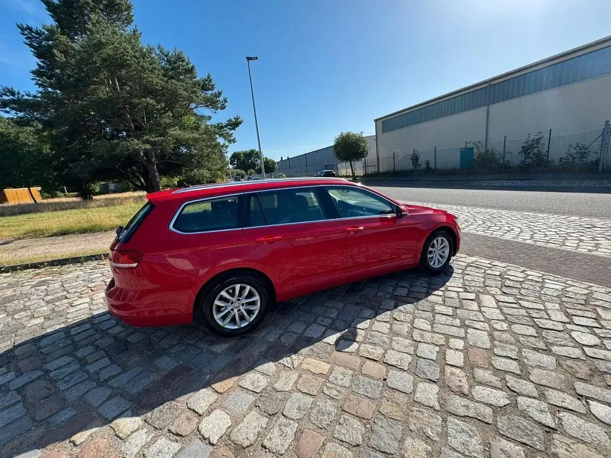 Gebraucht VW Passat 150 PS (110 kW) 2018 Rot Kombi