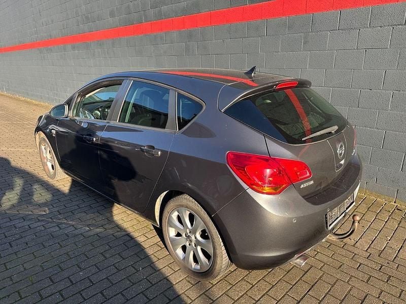 Gebraucht Opel Astra 120 PS (88 kW) 2012 Blau Limousine