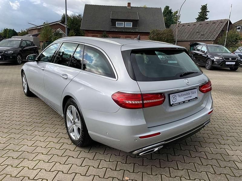 Gebraucht Mercedes E220 Avantgarde 194 PS (142 kW) 2018 Iridiumsilber  metalliclack Kombi