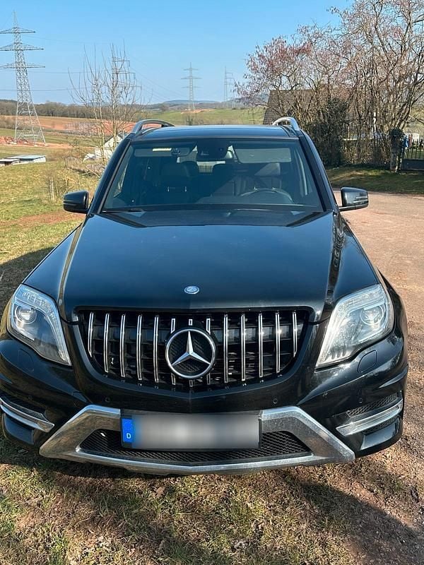 Schwarz Gebraucht 2015 Mercedes 250 AMG line SUV | 18.600 € (Fairer Preis) - Bild 1/4