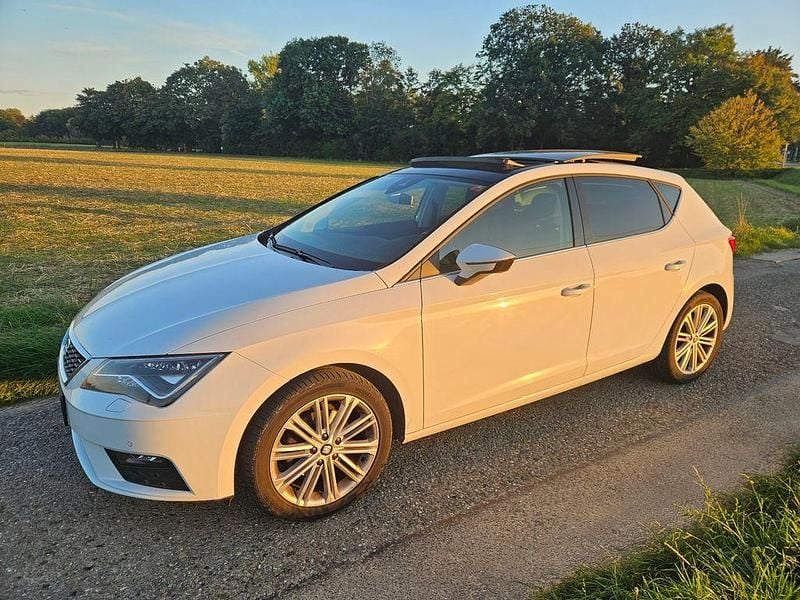 Weiß Gebraucht 2019 Seat Leon XCELLENCE Limousine | 10.500 € (Fairer Preis) - Bild 1/4