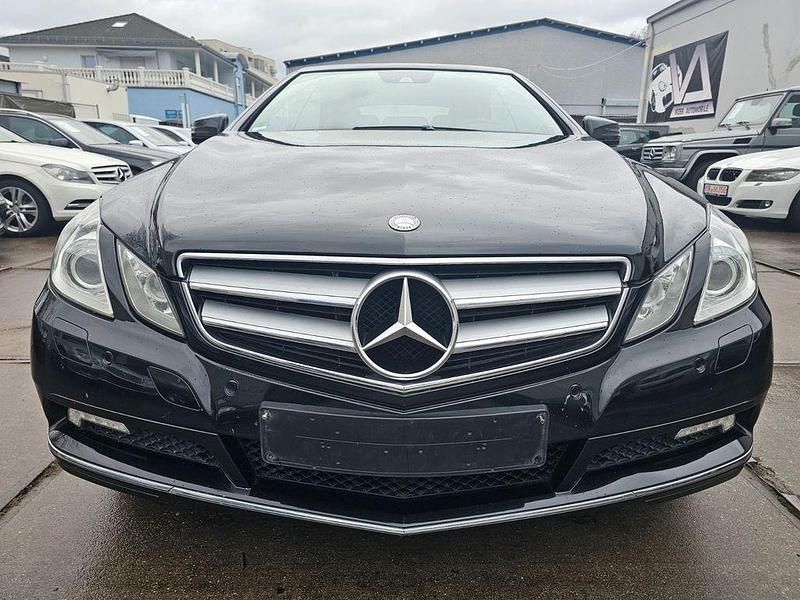 Gebraucht Mercedes E250 204 PS (150 kW) 2010 Schwarz Cabrio