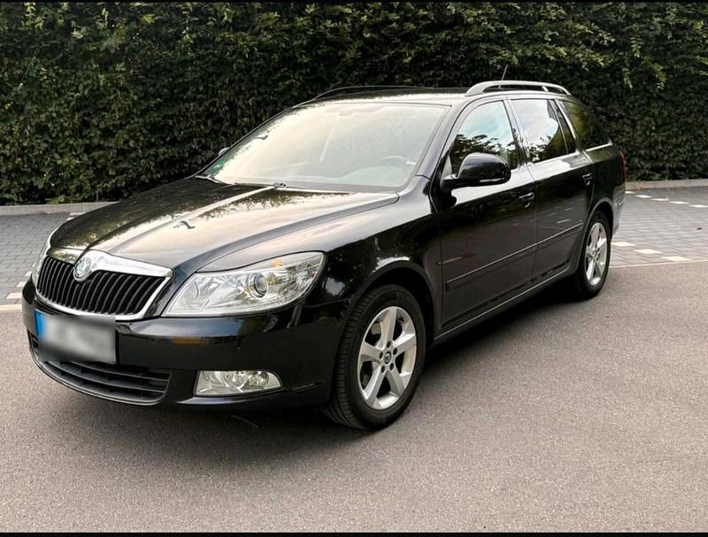 Gebraucht Skoda Octavia Elegance 105 PS (77 kW) 2011 Schwarz Kombi