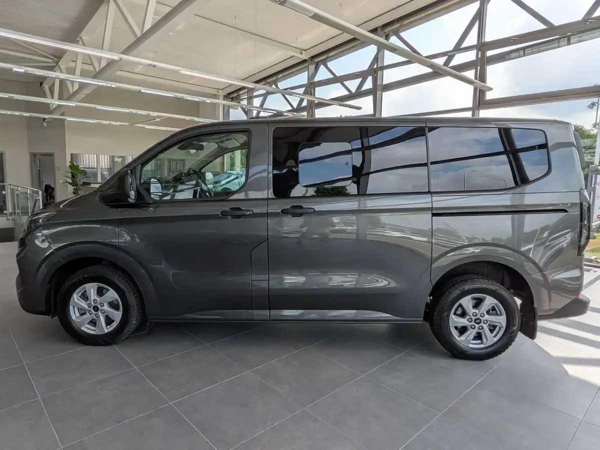 Gebraucht Ford Transit Custom 170 PS (125 kW) 2026 Magneticgrau (metallic) Kombi