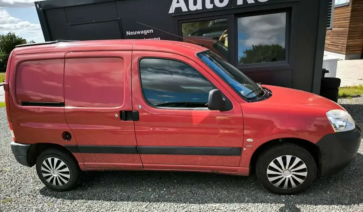 Gebraucht Peugeot Partner 90 PS (66 kW) 2007 Farbe rot ardentende Van / Kleinbus