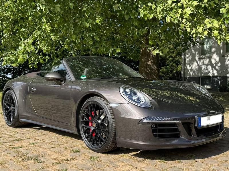 Braun Gebraucht 2015 Porsche 911 Carrera 4 GTS Cabrio | 120.991 € (Fairer Preis) - Bild 1/4