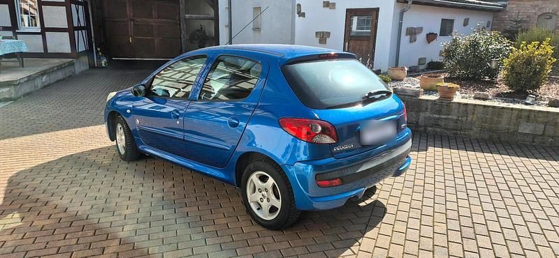 Gebraucht Peugeot 206+ 74 PS (54 kW) 2012 Blau Kleinwagen