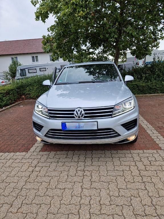 Silber Gebraucht 2015 VW Touareg R-line SUV | 15.999 € (Guter Preis) - Bild 1/4