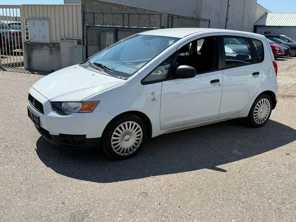 Gebraucht Mitsubishi Colt Edition 75 PS (55 kW) 2013 Weiß Limousine