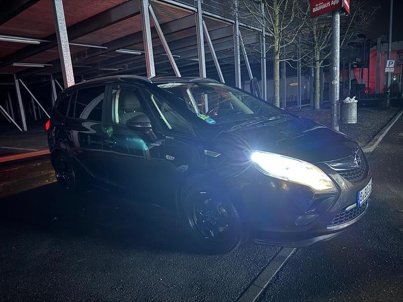 Gebraucht Opel Zafira 131 PS (96 kW) 2013 Schwarz Van / Kleinbus