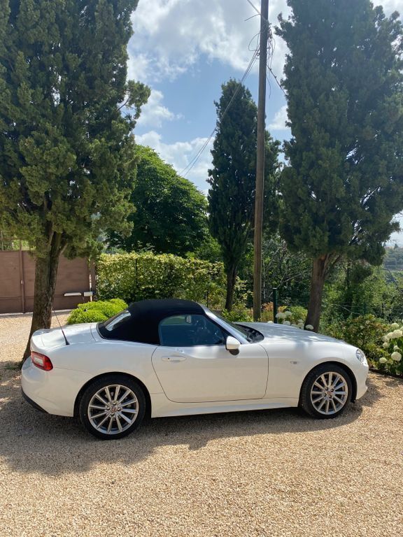 Weiß Gebraucht 2019 Fiat 124 Spider Lusso Cabrio | 17.690 € (Guter Preis) - Bild 1/4