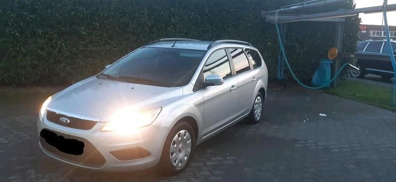 Gebraucht Ford Focus 116 PS (85 kW) 2009 Silber Kombi