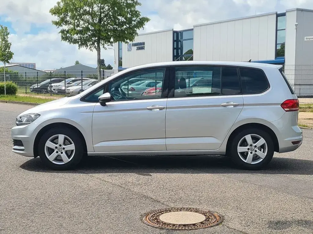 Gebraucht VW Touran Trendline 110 PS (80 kW) 2018 Silber Van / Kleinbus