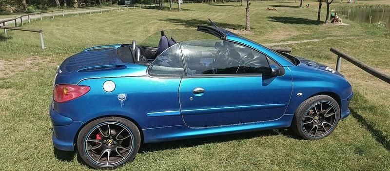 Gebraucht Peugeot 206 CC 109 PS (80 kW) 2005 Blau Cabrio