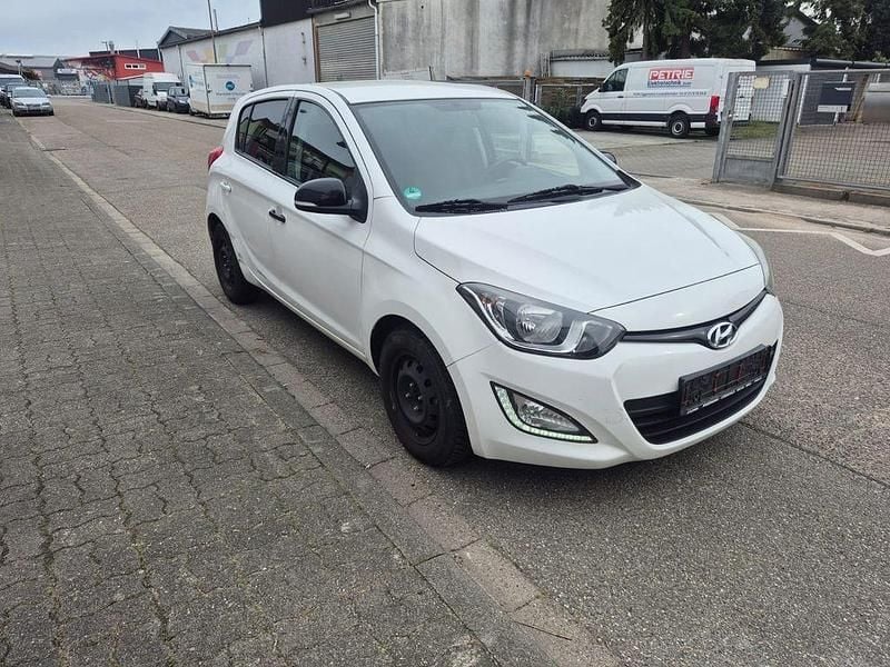 Gebraucht Hyundai i20 Edition 86 PS (63 kW) 2014 Weiß Kleinwagen