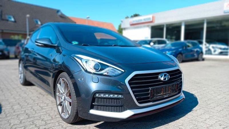 Schwarz Gebraucht 2015 Hyundai i30 Turbo Limousine | 9.990 € (Fairer Preis) - Bild 1/4