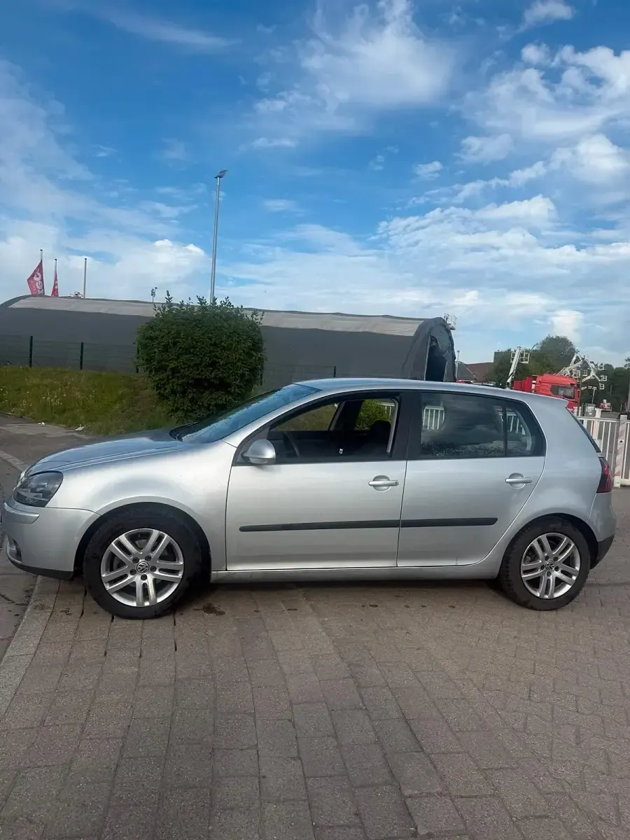 Gebraucht VW Golf V Edition 102 PS (75 kW) 2008 Silber Kleinwagen