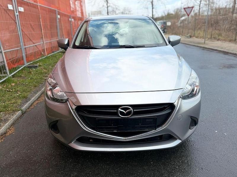 Gebraucht Mazda 2 Center-Line 105 PS (77 kW) 2016 Silber Limousine