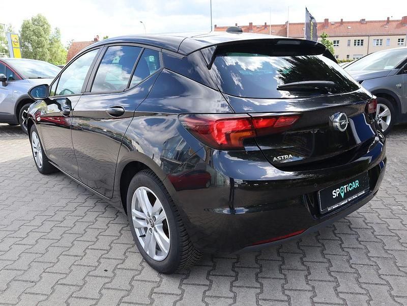 Gebraucht Opel Astra 131 PS (96 kW) 2021 Black metallic Limousine