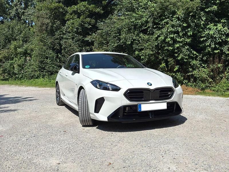 Gebraucht BMW M135 Efficient Dynamics 300 PS (220 kW) 2025 Weiß Kleinwagen