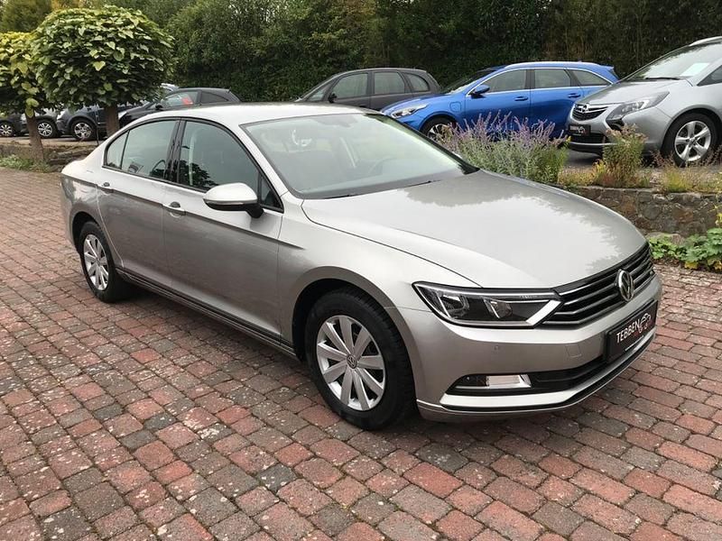 Second-hand VW Passat Trendline 125 CP (91 kW) 2016 Argintiu Berlinǎ