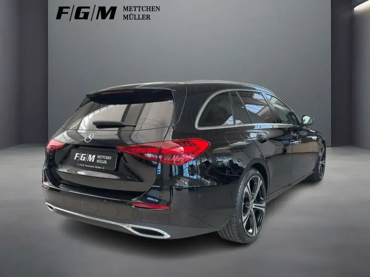 Gebraucht Mercedes C200 Avantgarde 163 PS (119 kW) 2022 Unilack schwarz uni Kombi