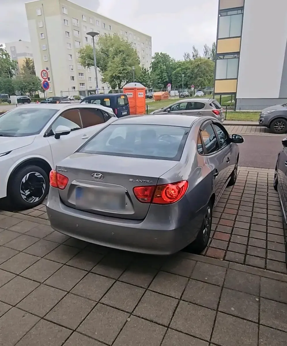 Gebraucht Hyundai Elantra 92 PS (67 kW) 2011 Grau Limousine