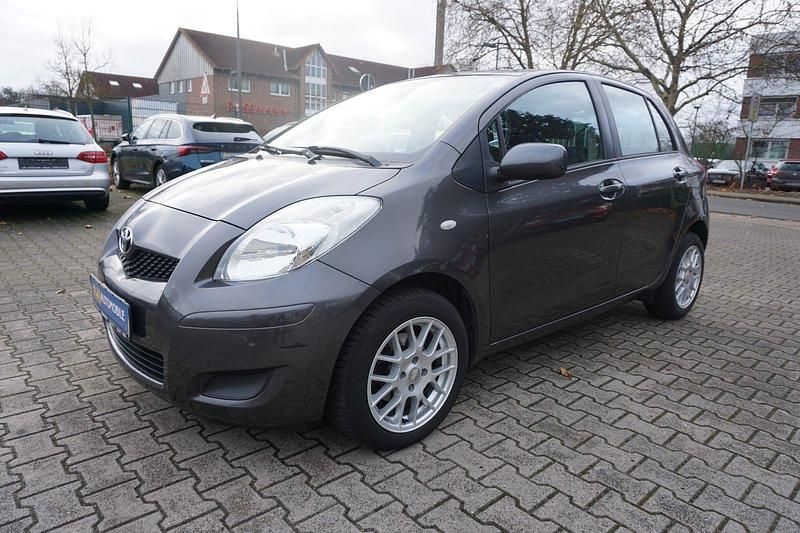 Grau Gebraucht 2009 Toyota Yaris Sol Kleinwagen | 3.999 € (Fairer Preis) - Bild 1/4