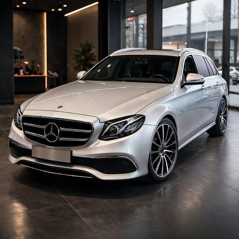 Gebraucht Mercedes E220 194 PS (142 kW) 2020 Silber Kombi