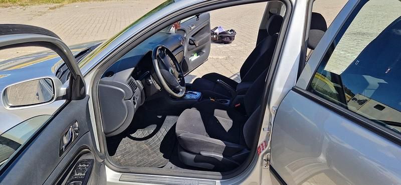 Gebraucht Skoda Superb 150 PS (110 kW) 2004 Silber Limousine