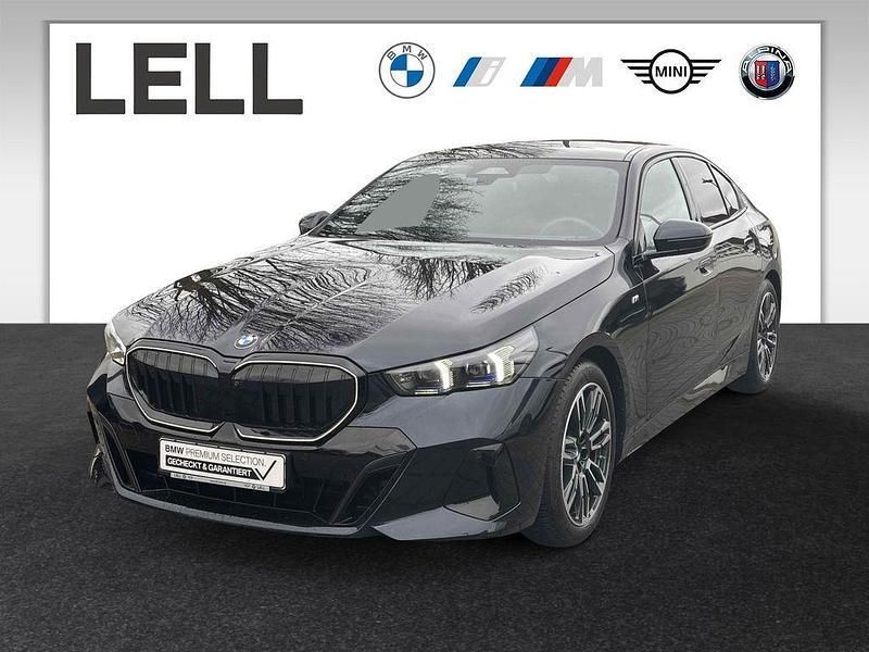 Schwarz Gebraucht 2024 BMW 520 M Sport Limousine | 54.350 € (Guter Preis) - Bild 1/4