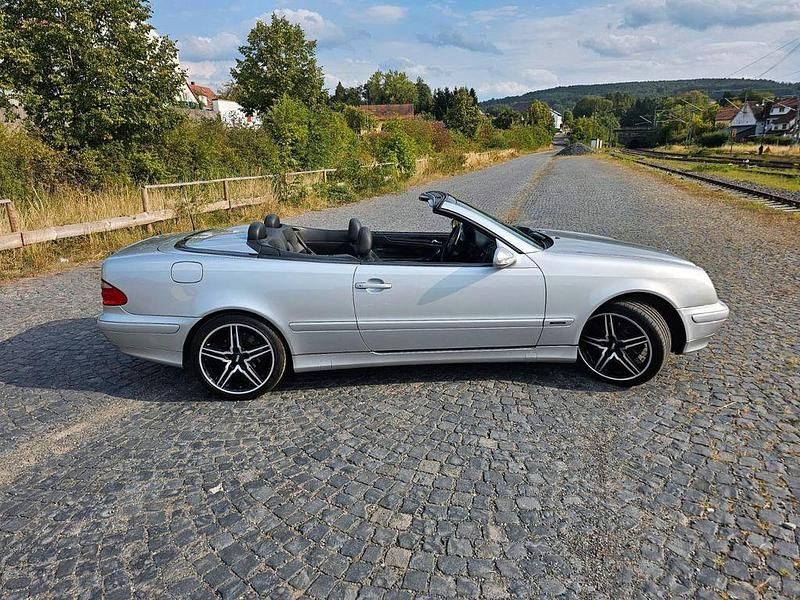 Silber Gebraucht 2000 Mercedes CLK200 Avantgarde Cabrio | 7.700 € (Teuer) - Bild 1/4
