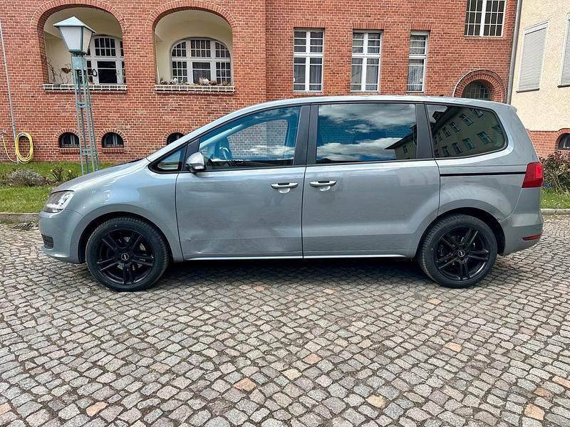 Gebraucht VW Sharan 140 PS (102 kW) 2011 Grau Van / Kleinbus