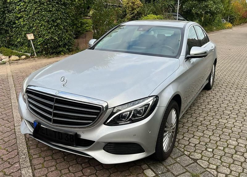 Silber Gebraucht 2015 Mercedes C220 Limousine | 22.500 € (Fairer Preis) - Bild 1/4