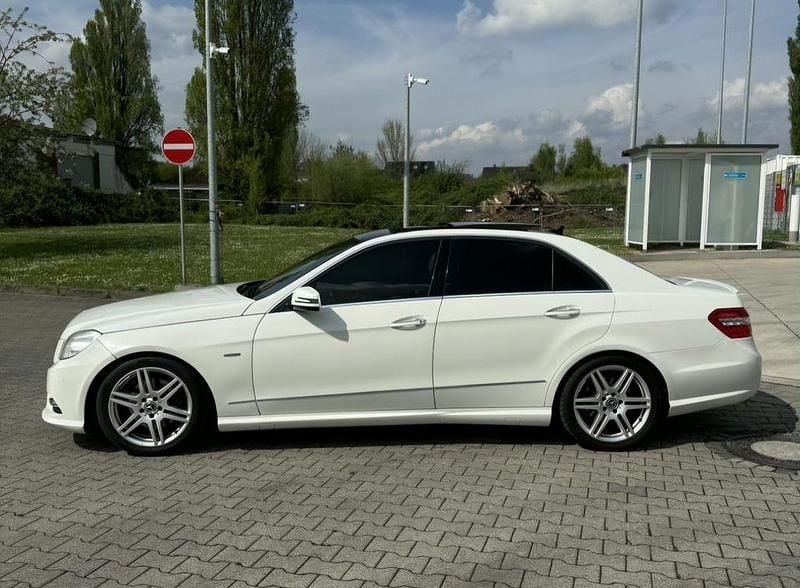 Gebraucht Mercedes E350 Avantgarde 265 PS (194 kW) 2011 Weiß Limousine